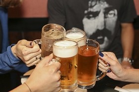 様変わりした「学生の飲み会」　「未成年も参加」版で大変なコト