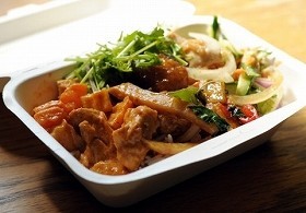  「路上販売ワンコイン弁当」存続の危機　都の規制強化は、残念？当然？