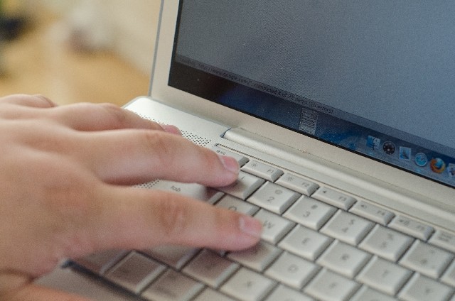 空行入れて派VS空白許せん派　ビジネスメールに適した余白は