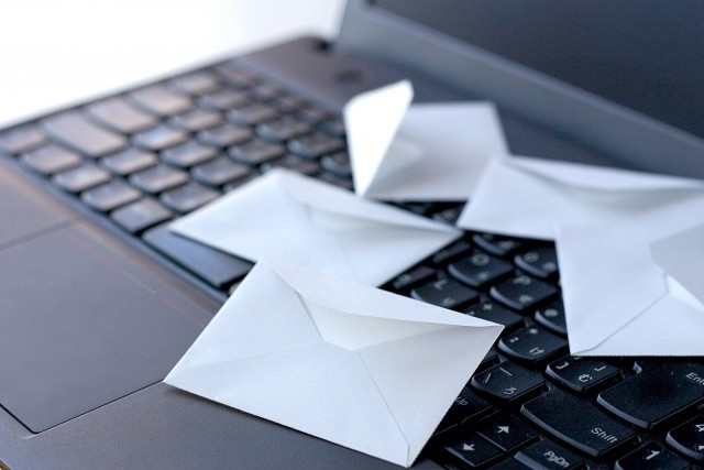 「ほんで用件なんやねん！？」　仕事メールに「拝啓」は不要か