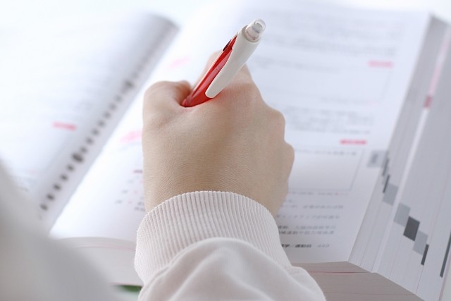 合格者にみなぎる喜びと自信！　人気の資格に挑戦してみますか