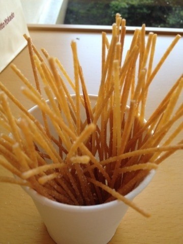 山本五十六の言葉が身にしみる　カンボジアの「スパボー」売り体験