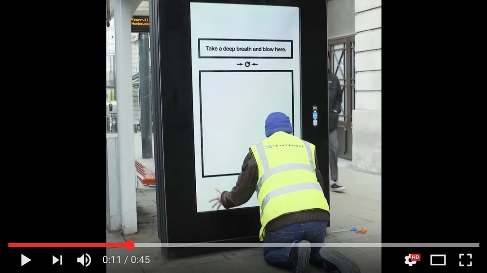 ショック！ 喫煙者が絶対読めない「白紙」のポスター？