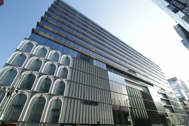 銀座シックス恐るべし！　ブランド品をクロマグロと見紛う？ 熱狂のオープン