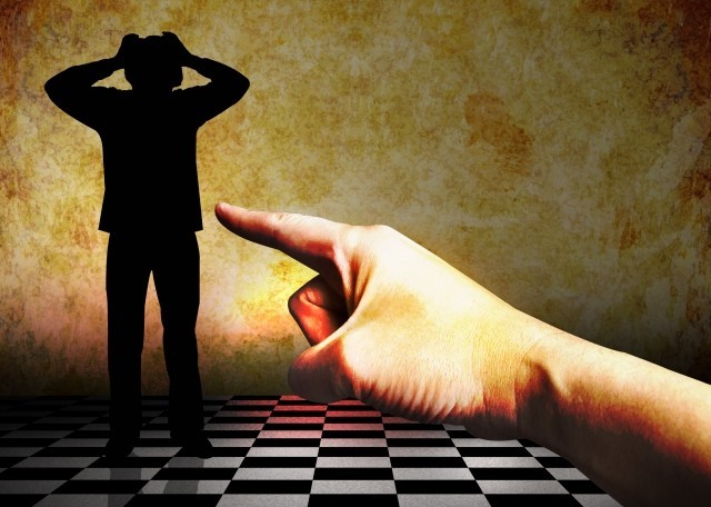 お客の迷惑行為、7割が経験　暴言やクレームで9割がストレス