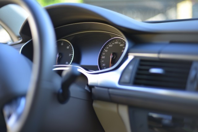 完全自動運転車、17年後4台に1台に　SF的な試算に「大丈夫か？」