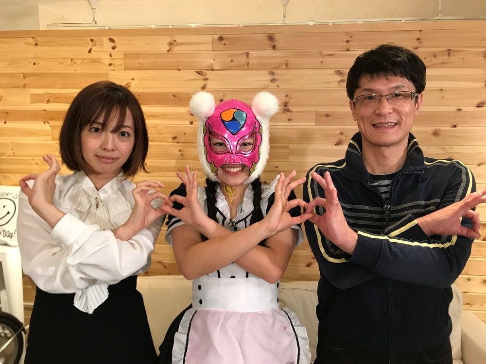 ブロックチェーンでつながっている！？（左から、bitFlyerの金光碧CFO、仮想通貨少女の上川湖遥さん、DMM Bitcoinの田口仁社長）
