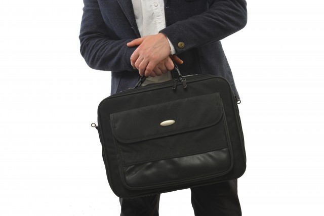 カバンからマイペットボトル、一理あり！　でも、フォーマルな場では考えて（篠原あかね）