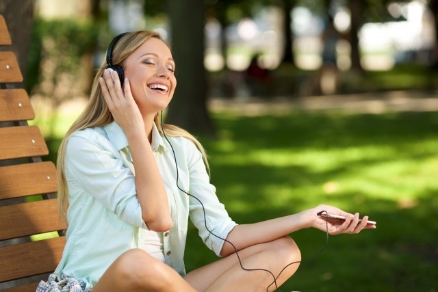 世界の音楽市場、ストリーミングの収入最大に