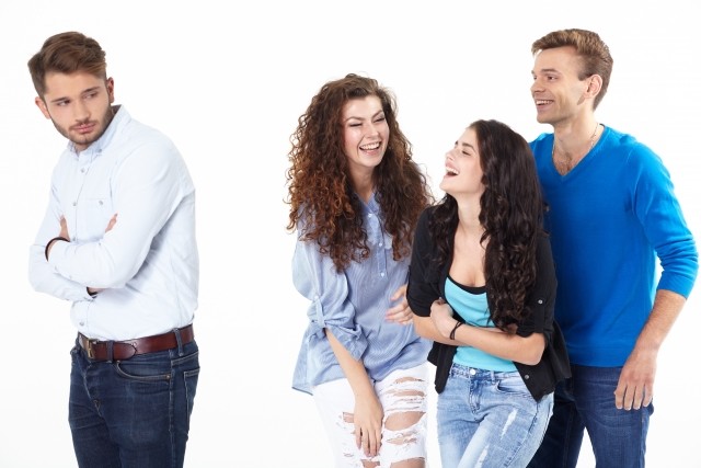 「蚊帳の外」の反対語は？ 語彙がぐんぐん増える「Googleで英語」の裏ワザ（井津川倫子）