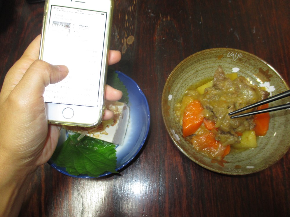 その60　食事中のスマホ　「こんなものいらない！？」（岩城元）