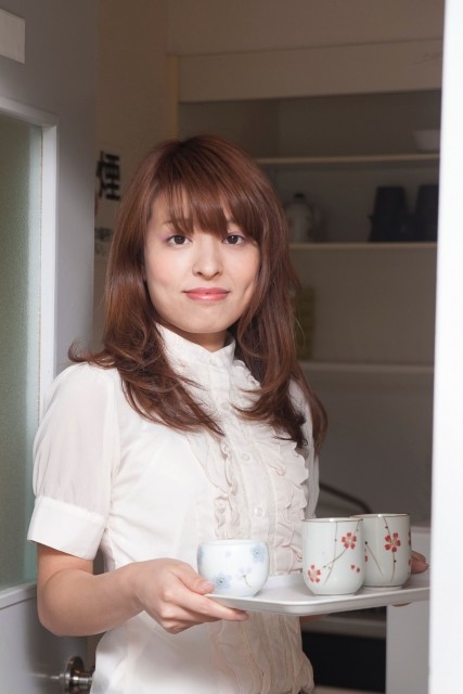 職場の給湯室にご用心　「家事ハラ」あるある、身に覚えありませんか？（篠原あかね）