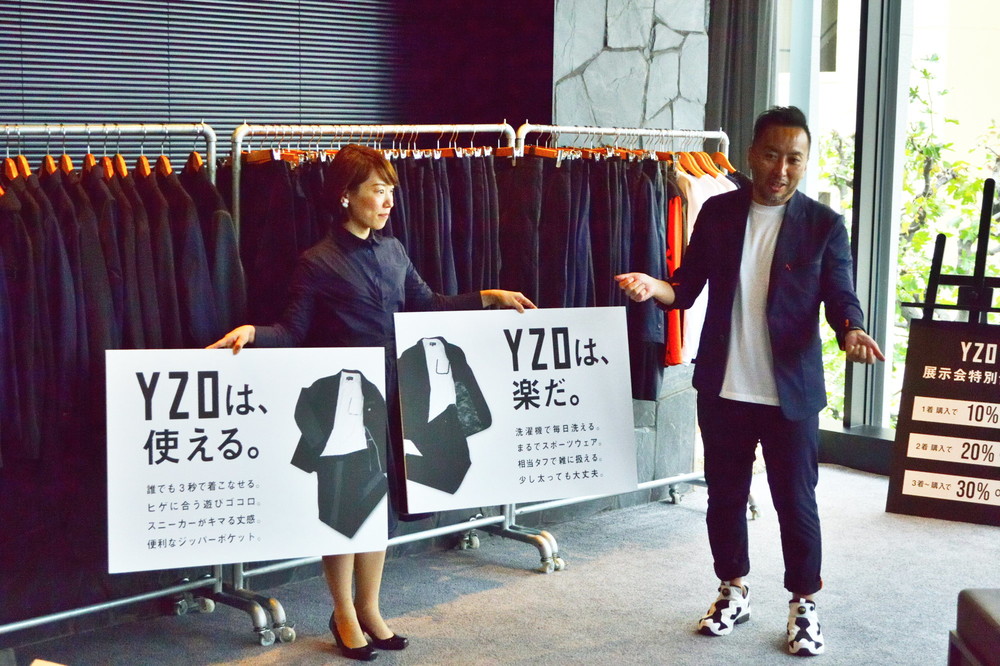 「YZOは、楽だ。」関谷有三CEO（右）とオアシススタイルウェアの中村有沙社長