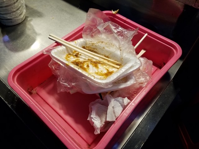 「掃除係」に認定　みんなのゴミを捨てていた、ある社員の決断（篠原あかね）