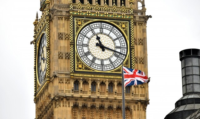 リピーター呼ぶ歌って踊れる「応援上映」 まだある! 冷めぬクイーンブームの「秘密」（井津川倫子）