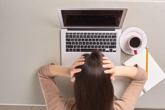 働く女性の症状「生産性下げる」ワースト１位は「頭痛」だが......「隠れた難敵」があった