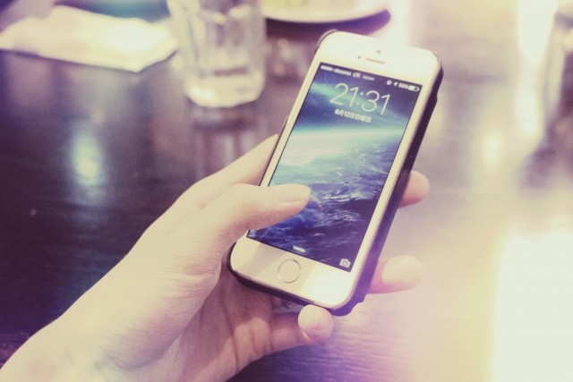 スマホで簡単に家計や資産を管理できる（写真はイメージ）