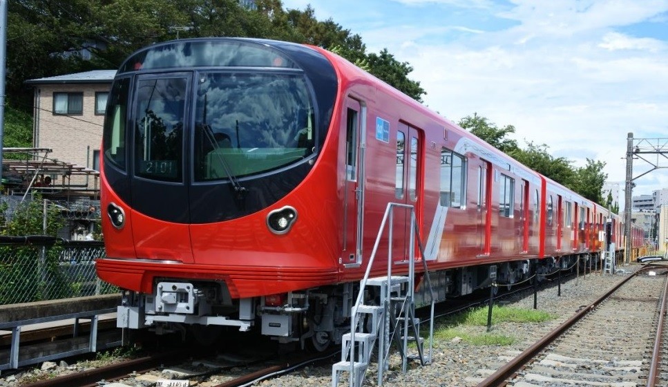 19年2月に登場した東京メトロ丸ノ内線の新型車両2000系。23年度には53編成すべてが2000系になる予定