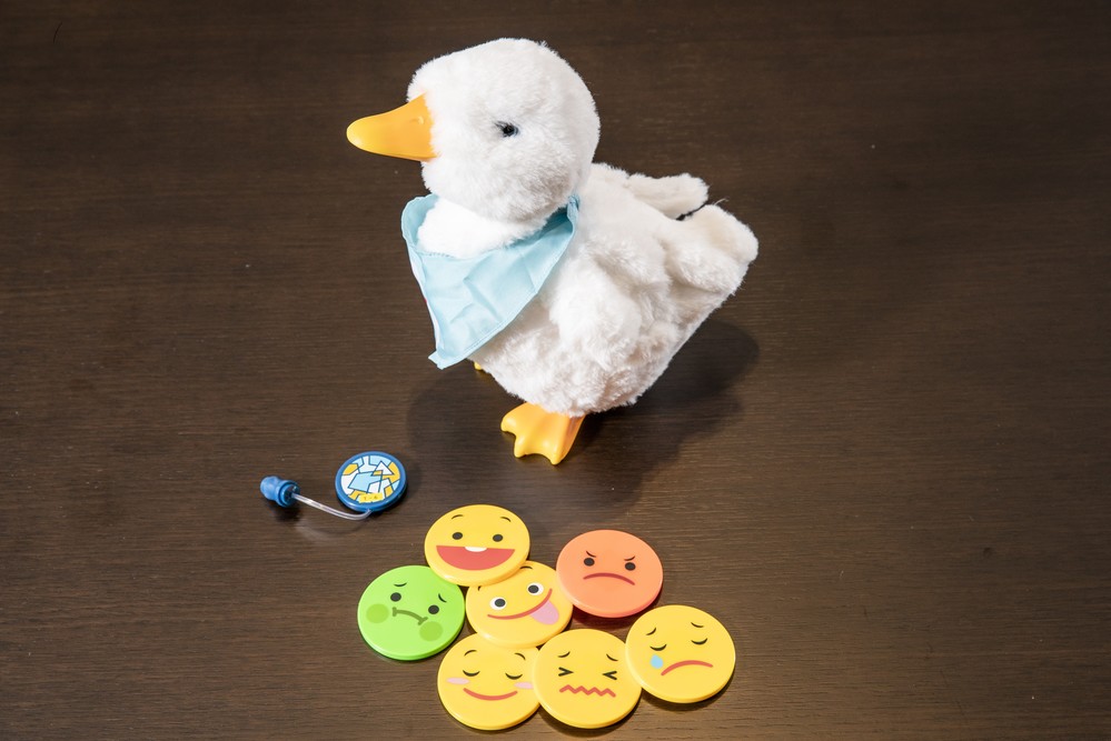My Special Aflac Duckと付属する7つのカード　撮影：稲垣正倫