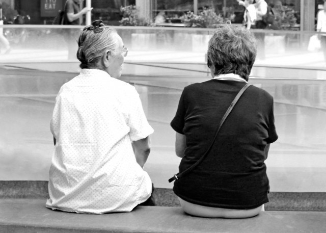 年寄りほどオトクな年金制度　将来がないものに、そりゃあ若者は納めない（小田切尚登）