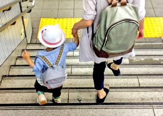 「子連れ出勤」、同僚がやるなら「賛成する」が多数―調査結果を専門家に聞いた