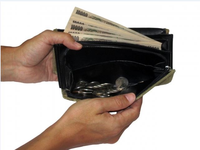 会社員トホホ、小遣い40年間で最低レベル　最高は20代女性が断トツ！