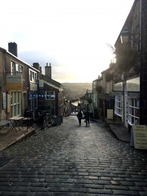 英国の小さな町がギネス認定 「最大勾配37.45％の坂道」に歓喜するワケは？（井津川倫子）