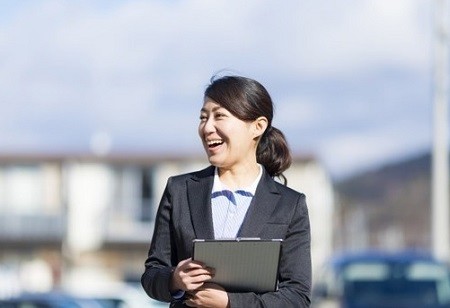 「女性活躍」の企業は？　1位はローソン、過去3年データで判明