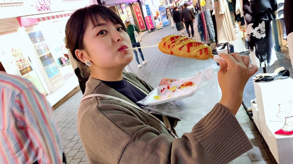 人気の韓国「チーズハットク」がおいしい！（写真は、韓国ソウルの繁華街・明洞）
