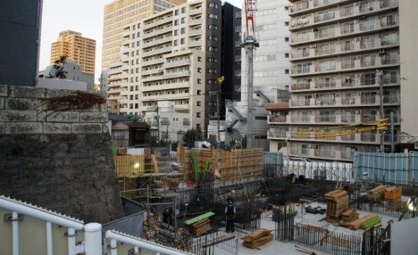 東京オリンピックを控え、都内の建設・工事現場には外国人労働者の数が増えている