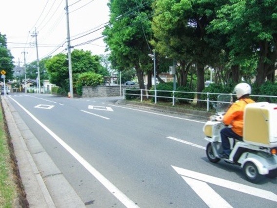 休日には飲食などの宅配で副職をする人が増えている