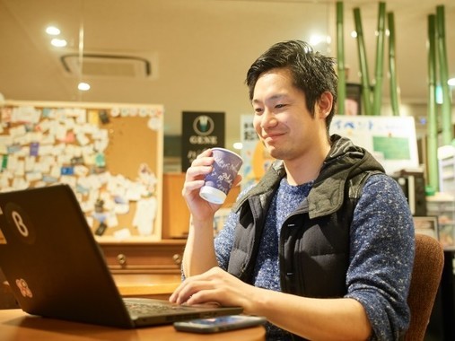 増えるネット受注のフリーランス　「副業」感覚でも収入に「不満」、そんなに少ないのか！？