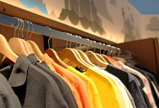 「暖冬」の影響、企業にジワリ......　アパレル、ホットフード＆ドリンクに打撃