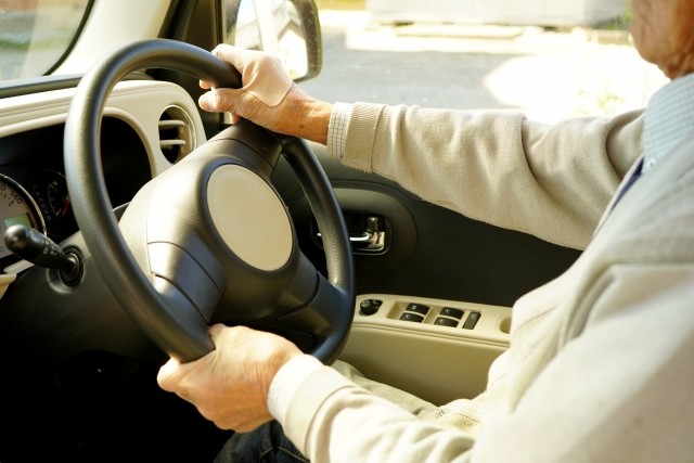 高齢者の運転免許の自主返納　着実に進展も、地域格差は広がるばかり（鷲尾香一）