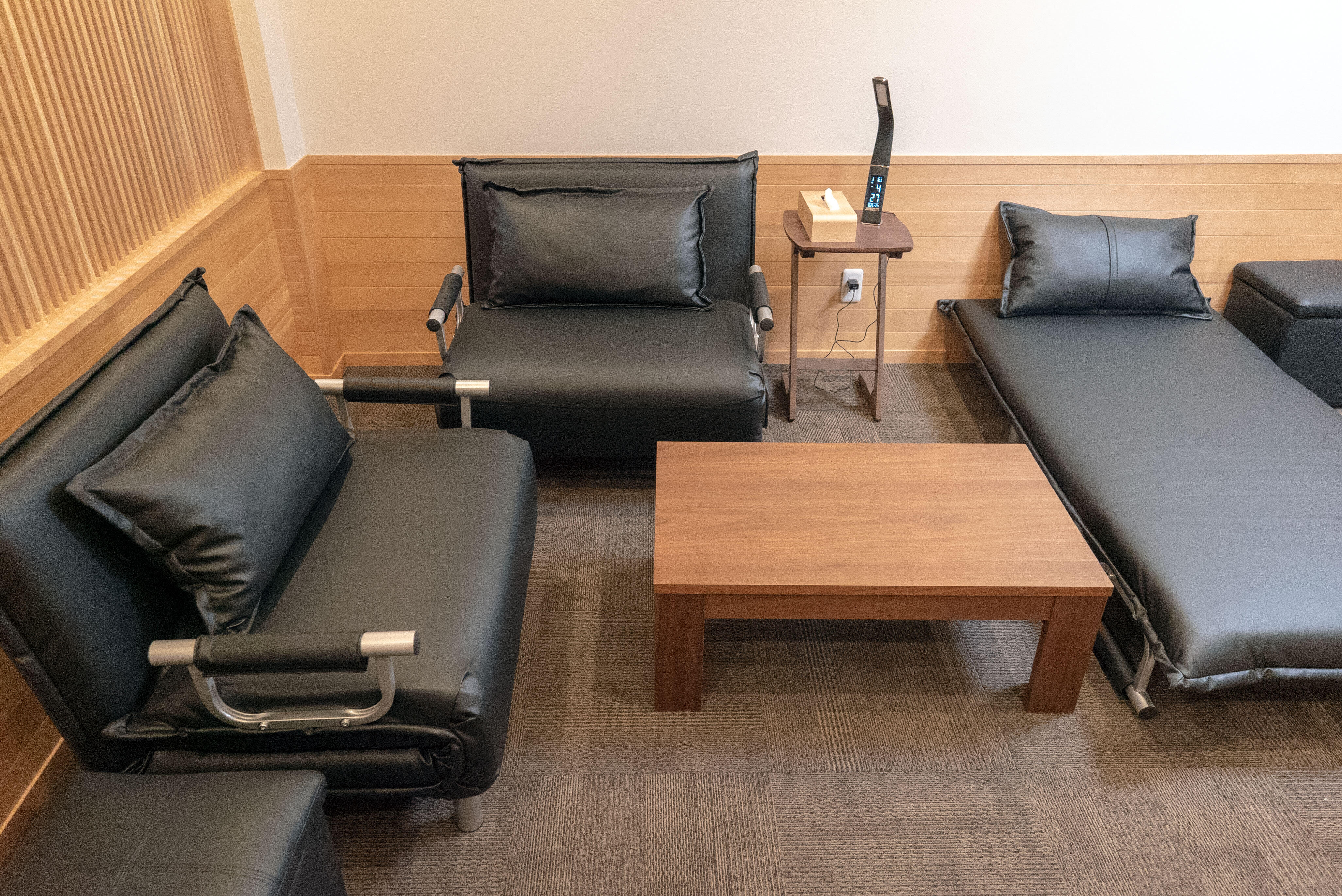 貸し出されるゲストハウスのリビングスペース