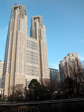 東京アラートの赤色が消えて普通の都庁に戻る？