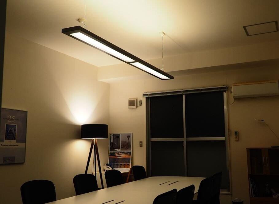 室内照明は人感センサーで調整、間接照明はスマホで