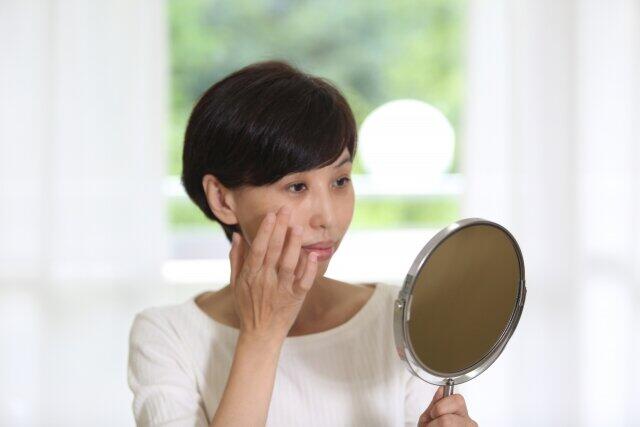 お化粧のときだけじゃない「鏡」を見ることの効用！（写真はイメージ）