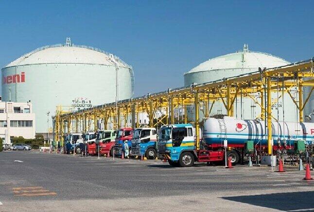 丸紅株が昨年来高値、割安株狙いで資金が流入　金融緩和マネーも向かう