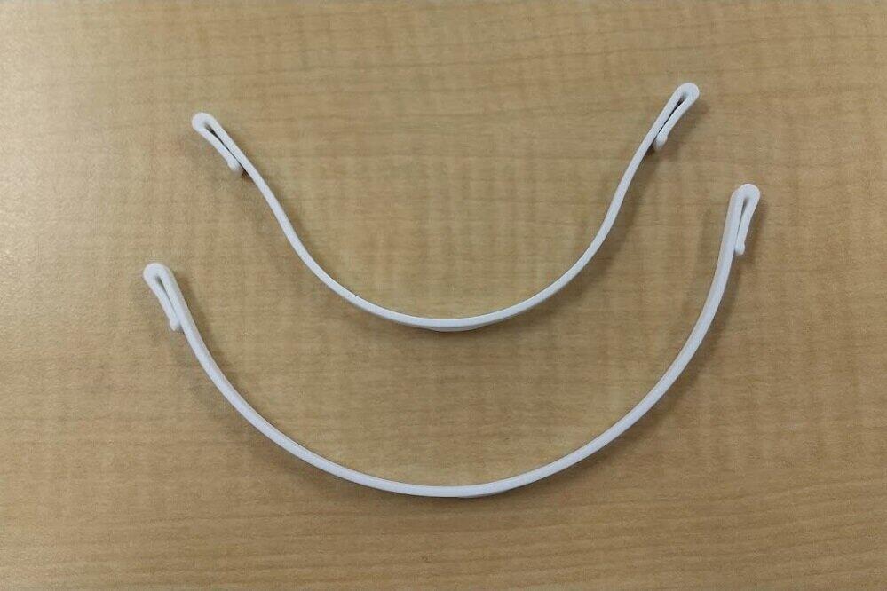 「マスクのこぼね」（上）は「マスクのほね」（下）に比べ、端が広がっている