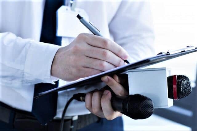 記者は1年目から一人で動けないとダメ！（イメージ）