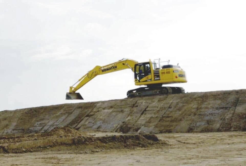 コマツ株が年初来安値 中国製造業PMIが3か月連続悪化、UBS証券の投資判断「下げ」も響いて......