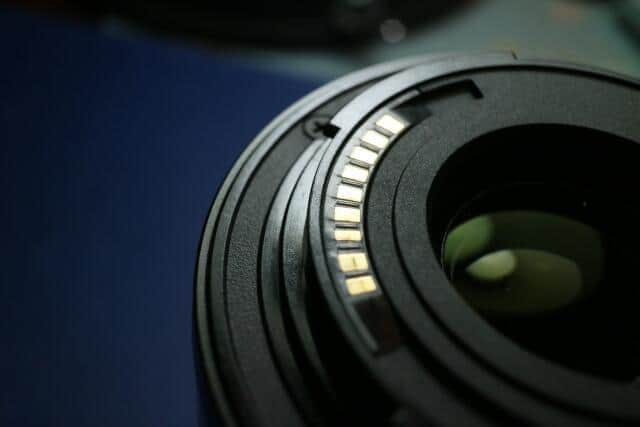 ニコン株が大台1000円割れ、円高の収益への影響を懸念　株価反攻へやるべきことは？