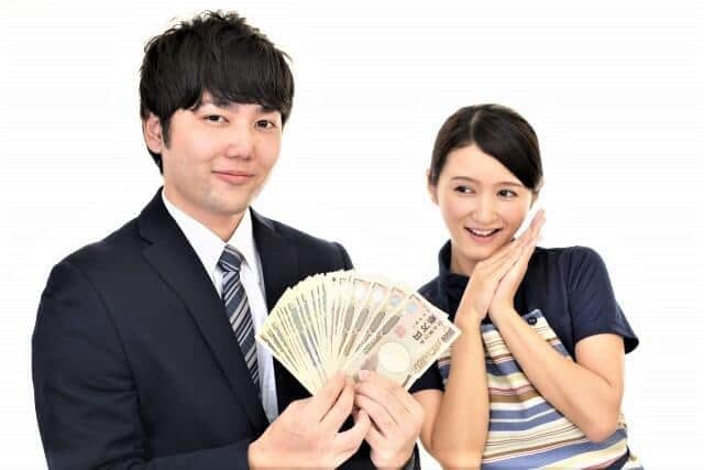 「もう共働きじゃないとやっていけない」 上場企業の平均年収は603万円、初めて前年より下回る