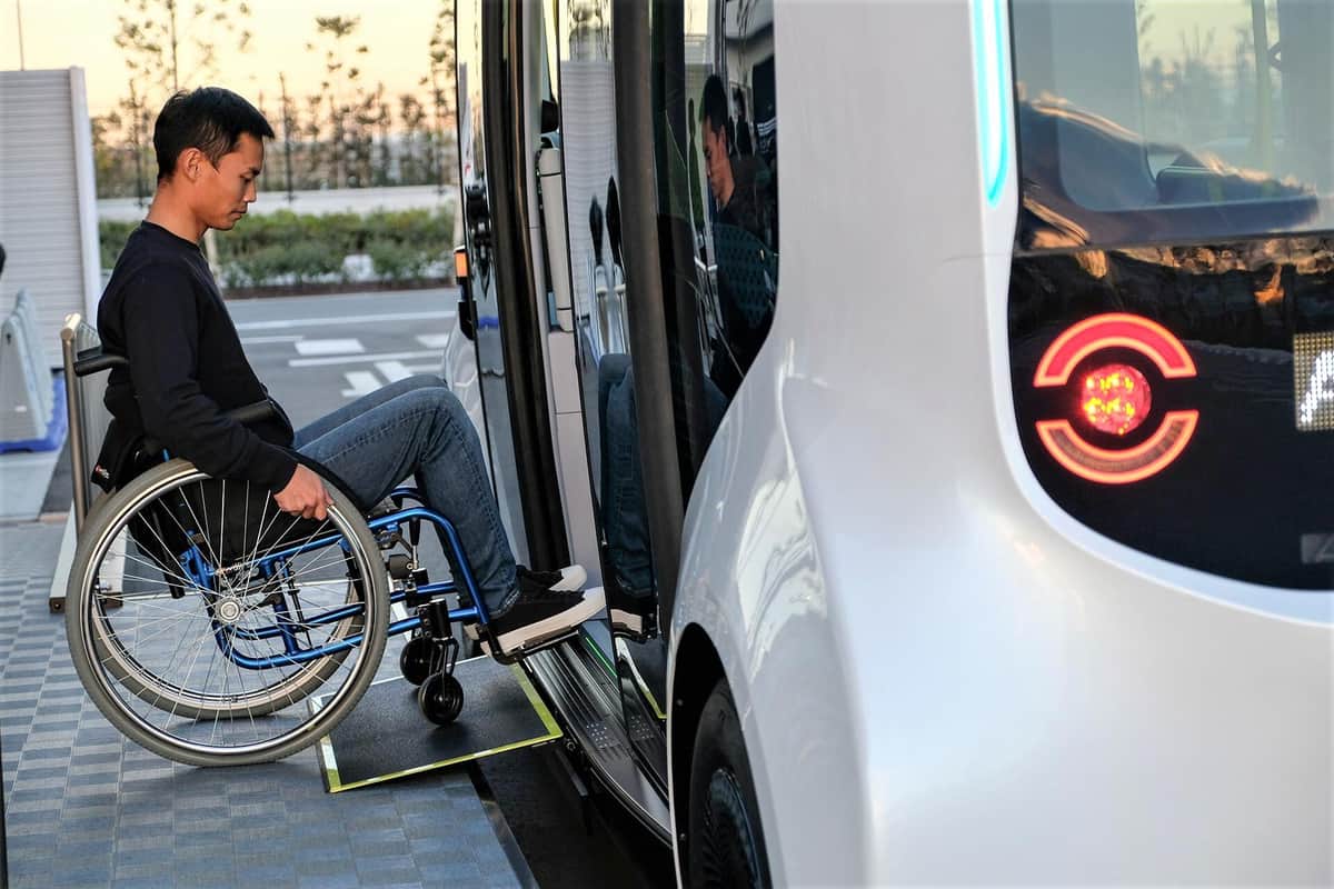 パラ選手の出場を棄権にさせたトヨタの自動運転バスの事故　いったいどうして起こった？