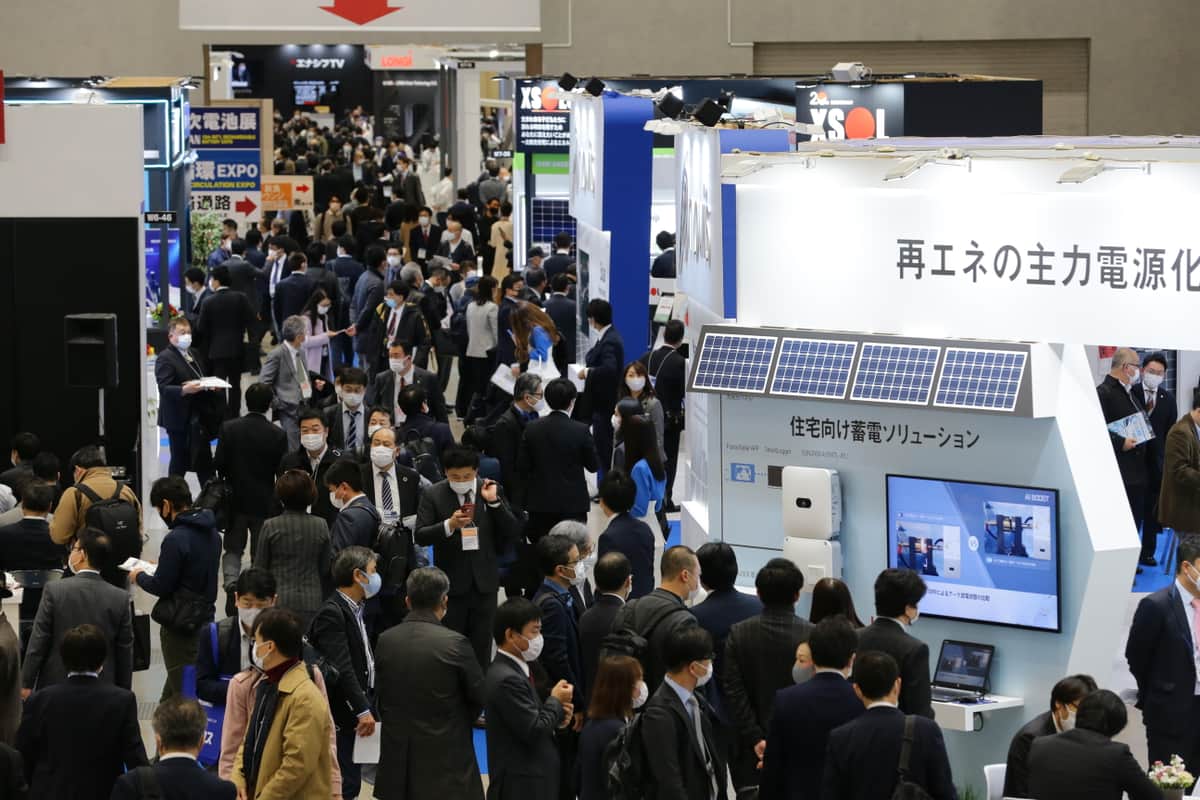 「脱炭素経営 EXPO」秋展が2021年9月29日～10月1日、東京ビッグサイトで開催（写真は、2021年3月開催のスマートエネルギーWeekの様子）。※社数は同時開催のスマートエネルギーWeekと併せた見込み数字