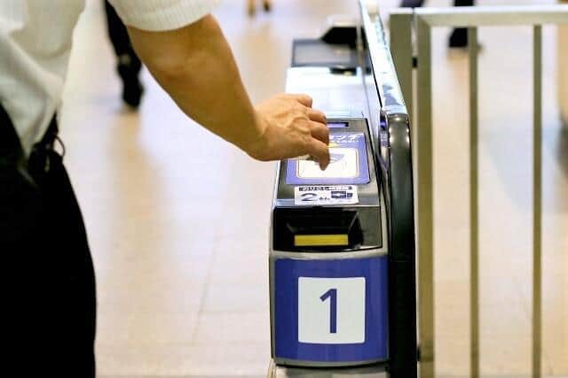 JR東が導入する1割安い「オフピーク定期券」 ラッシュ時に乗ったらお金を引かれるの？　担当者に聞いた