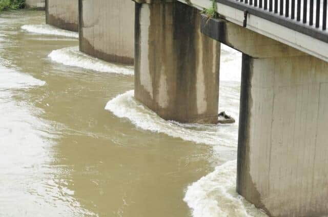 台風で水かさが増す河川（写真はイメージ）