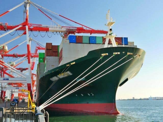 東京湾のコンテナ船（写真はイメージ）