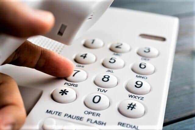 電話をアナログに戻すと確かに安くなるが...（写真はイメージ）